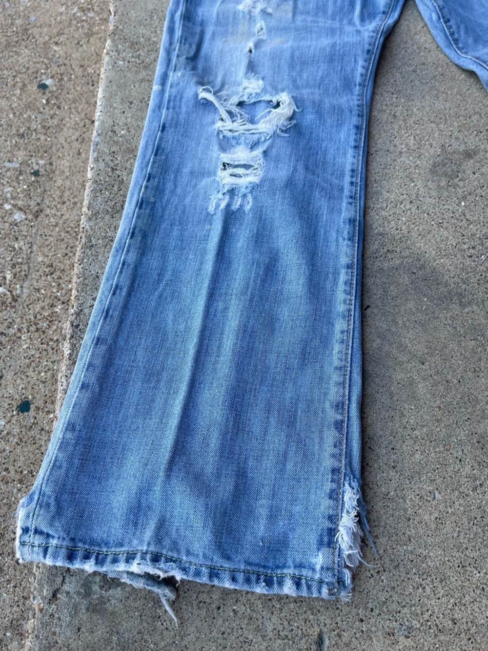 Abercrombie & Fitch Light Blue Distressed Denim Jeans - Picture 2 of 9